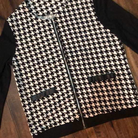 🖤🤍 Black & White Jacket 🖤🤍 - Picture 8 of 8